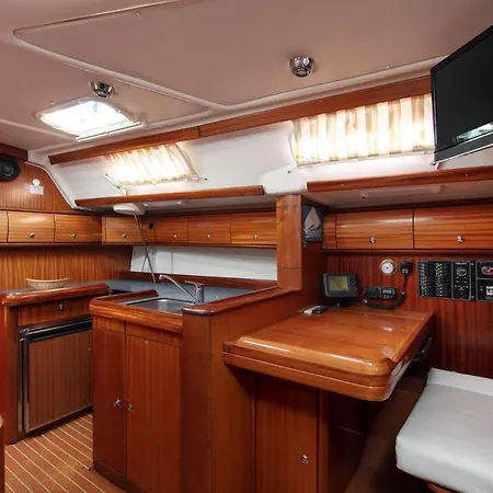 بوتيل Bavaria 49- Angela