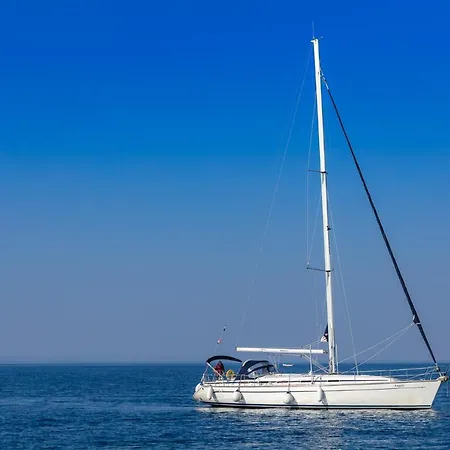 بوتيل Bavaria 49- Angela *