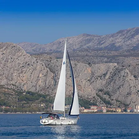 Bavaria 49- Angela سبليت