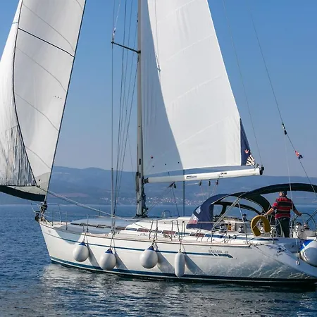 بوتيل Bavaria 49- Angela *